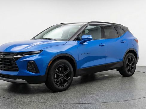 Used 2025 Chevrolet Blazer LT image 3