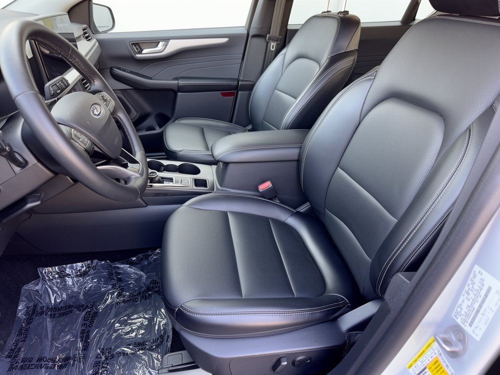 Used 2025 Ford Escape Platinum AWD/4WD image 5