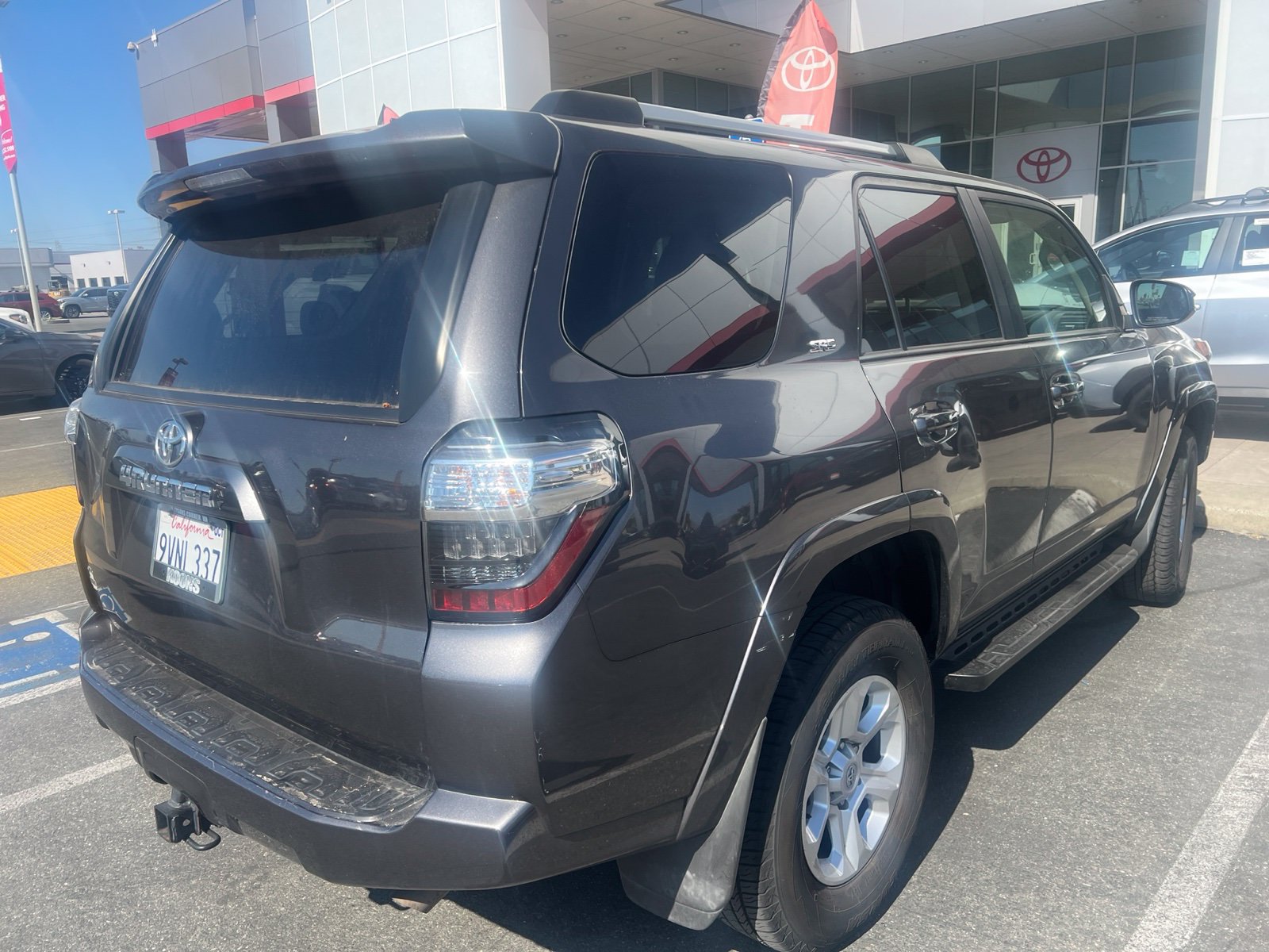 Certified 2022 Toyota 4Runner SR5 AWD/4WD image 3