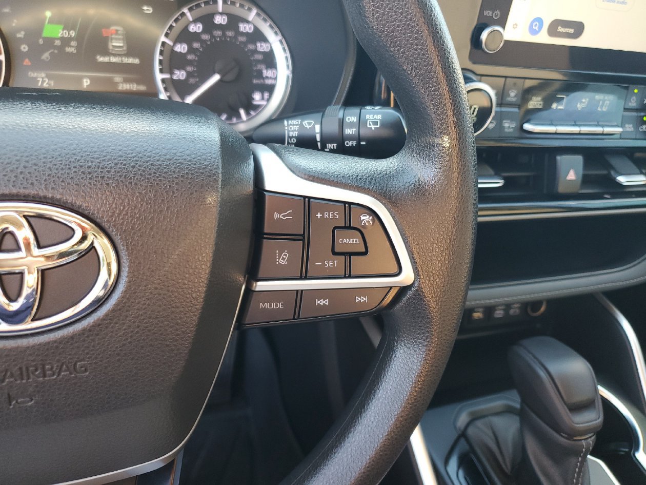Used 2023 Toyota Highlander L FWD image 26