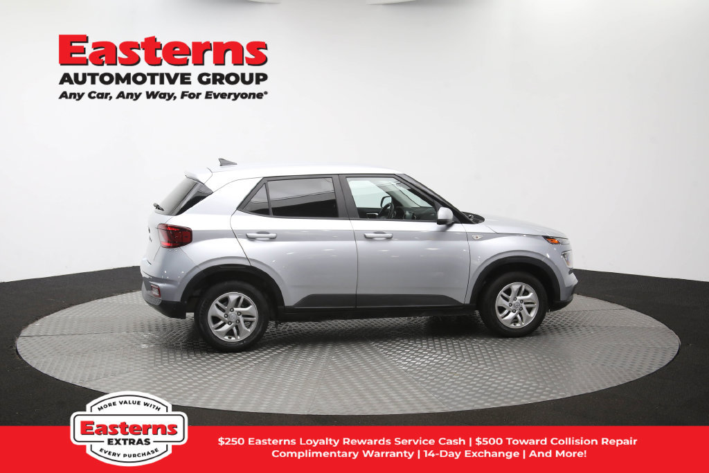 Used 2022 Hyundai Venue SE FWD image 45
