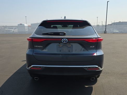 Certified 2023 Toyota Venza XLE AWD/4WD image 7