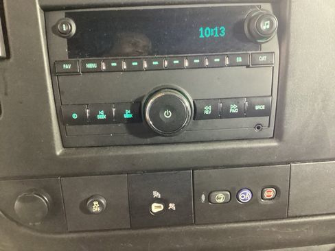 Used 2020 GMC Savana 2500 image 21