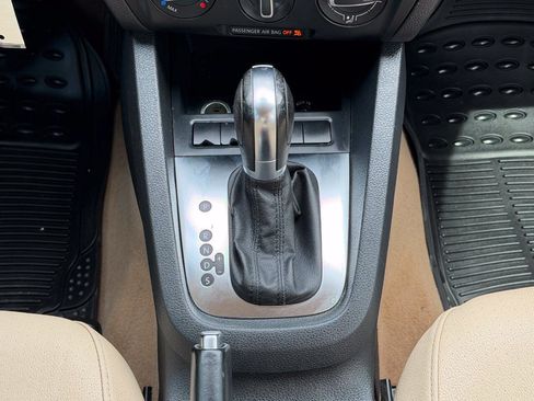 Used 2011 Volkswagen Jetta SE FWD image 33