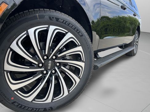 New 2026 Lincoln Navigator L Black Label AWD/4WD image 32