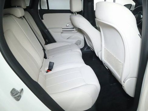 Used 2025 Mercedes-Benz GLA 250 4MATIC image 31
