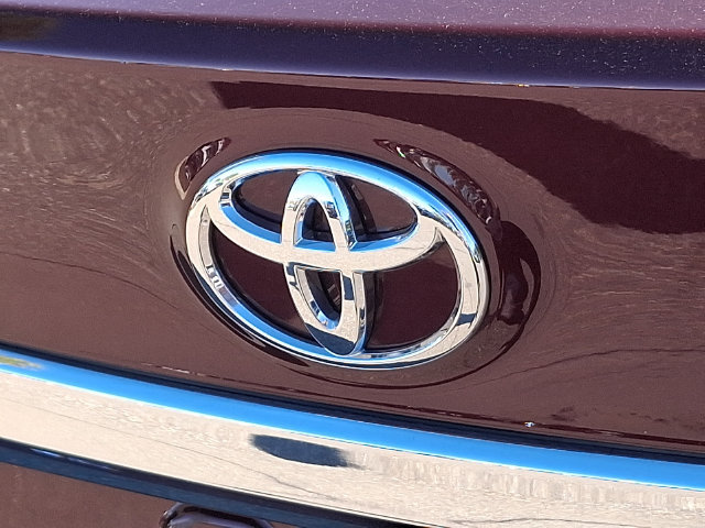 Used 2018 Toyota Avalon Limited w/ All Weather Liner Package FWD image 33