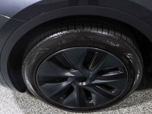 Used 2024 Tesla Model Y Long Range image 11