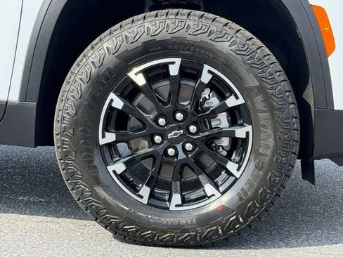 New 2026 Chevrolet Traverse Z71 w/ Driver Confidence Package AWD/4WD image 17