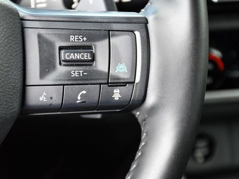 Used 2025 Nissan Rogue SV AWD/4WD image 31