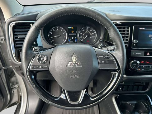 Used 2019 Mitsubishi Outlander SE image 17