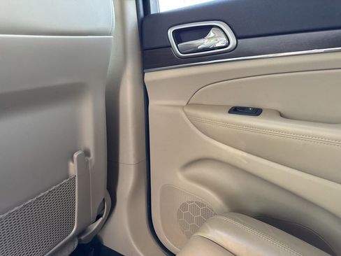 Used 2018 Jeep Grand Cherokee Limited image 16