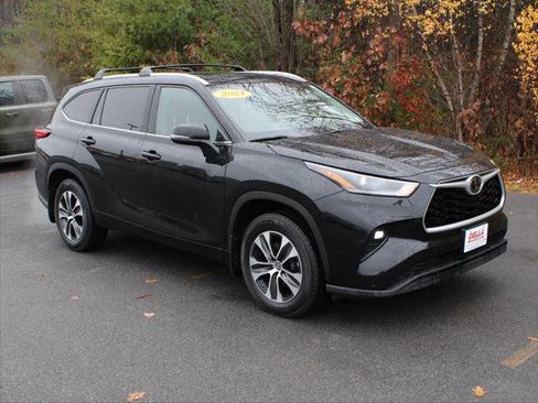 Certified 2021 Toyota Highlander XLE image 3