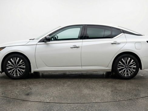 Used 2025 Nissan Altima 2.5 SV FWD image 5