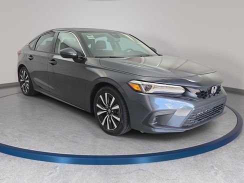 Used 2024 Honda Civic EX-L image 3