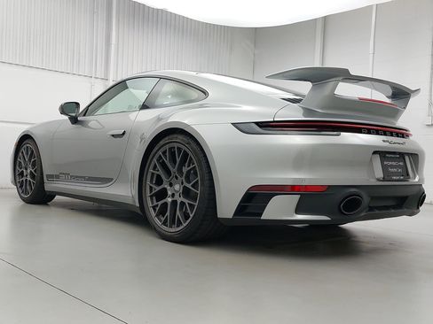 Used 2024 Porsche 911 Carrera image 3