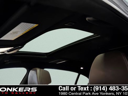 Used 2020 BMW 740i w/ M Sport Package RWD image 31