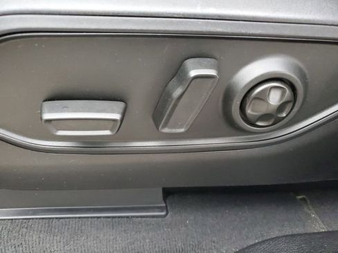 Used 2023 Jeep Grand Cherokee Limited image 12