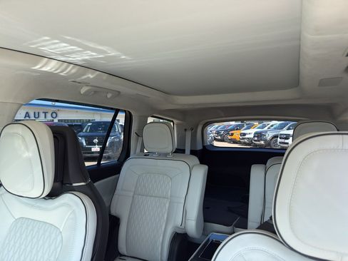 Used 2024 Lincoln Aviator Black Label w/ Dynamic Handling Package AWD/4WD image 19