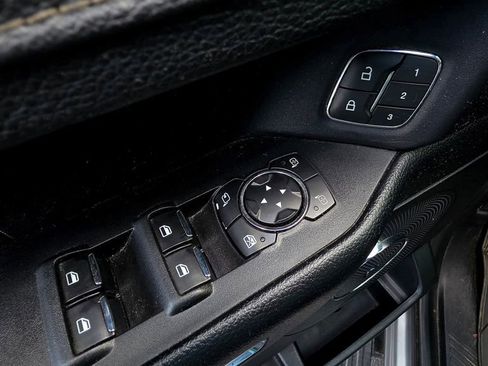 Used 2021 Ford Expedition Limited AWD/4WD image 23