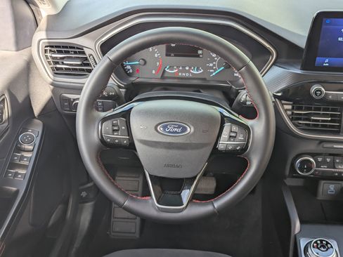 Used 2022 Ford Escape SEL w/ SEL Stealth AWD Package image 17