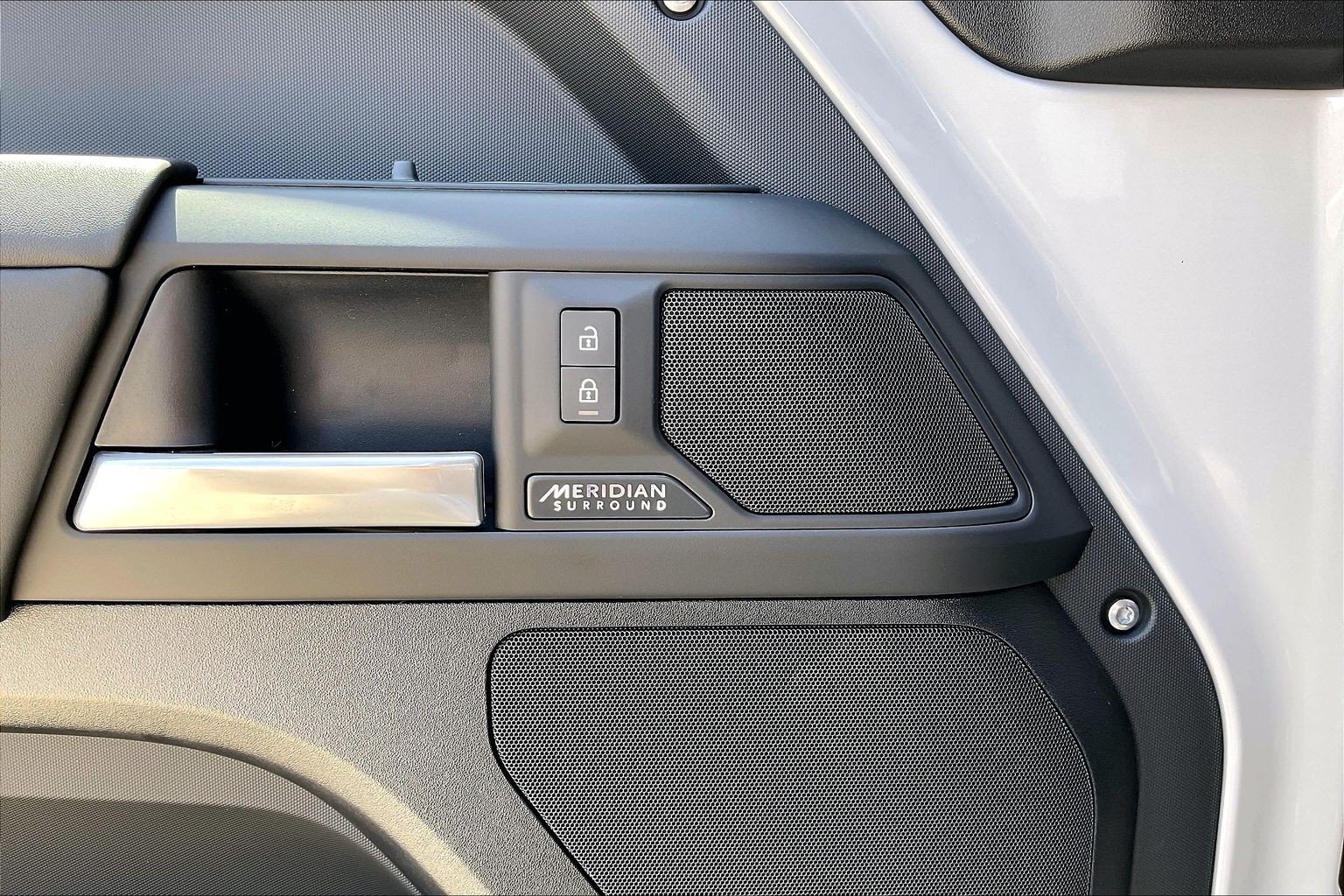New 2026 Land Rover Defender 110 X-Dynamic SE AWD/4WD image 23