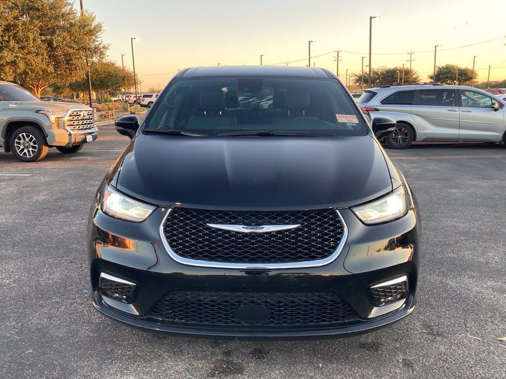 Used 2026 Chrysler Pacifica Select FWD image 2