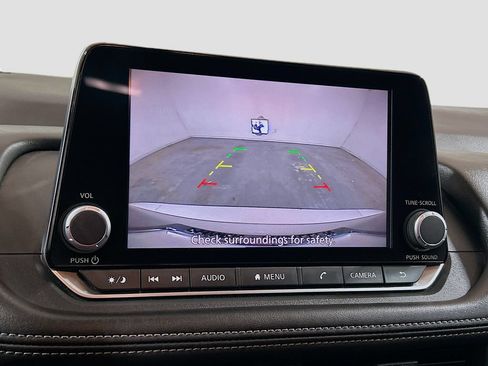 Used 2024 Nissan Rogue S FWD image 11