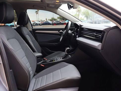 Used 2025 Volkswagen Jetta SE FWD image 34