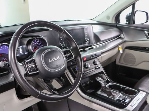 Used 2024 Kia Carnival LX image 22