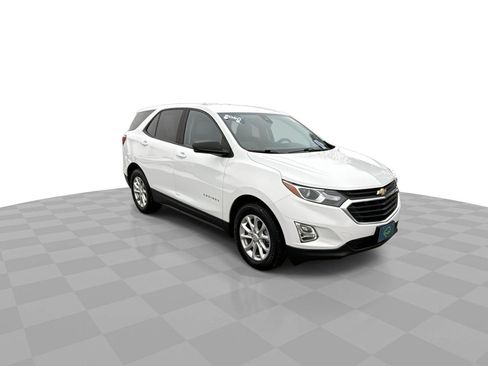 Certified 2020 Chevrolet Equinox LS w/ LS Convenience Package image 2