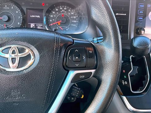 Used 2015 Toyota Sienna LE FWD image 24