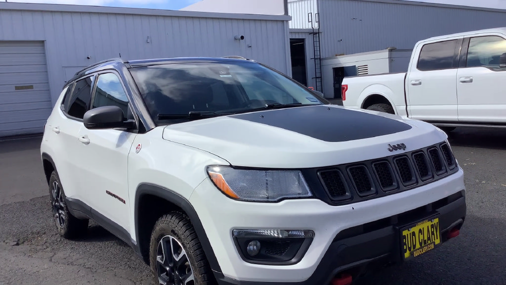 Used 2021 Jeep Compass Trailhawk w/ Sun and Sound Group AWD/4WD image 3