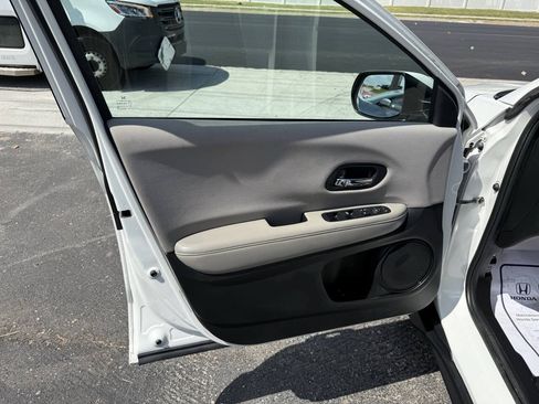 Used 2016 Honda HR-V LX image 17