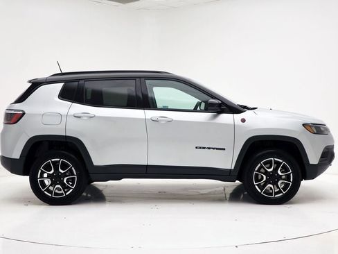 Used 2024 Jeep Compass Trailhawk image 3