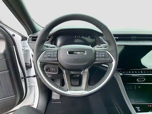 New 2026 Jeep Grand Cherokee Altitude AWD/4WD image 37