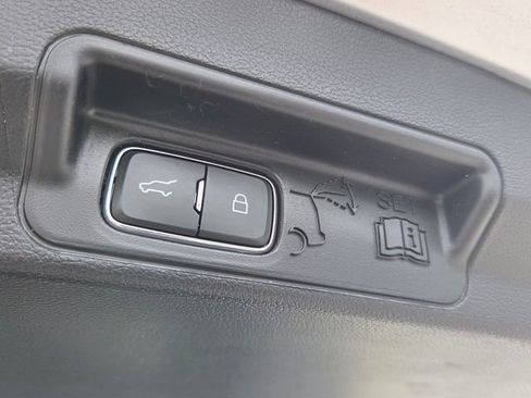 Used 2021 Ford Explorer XLT w/ Equipment Group 202A image 18