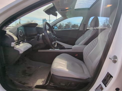 Used 2021 Hyundai Elantra Limited image 13