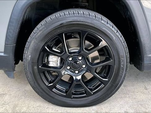 Used 2023 Jeep Compass Latitude AWD/4WD image 28