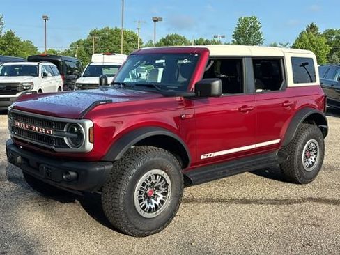 New 2026 Ford Bronco Outer Banks w/ Sasquatch Package AWD/4WD image 2