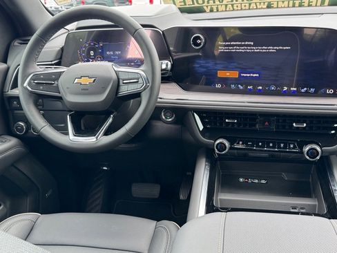 New 2025 Chevrolet Suburban Premier image 12