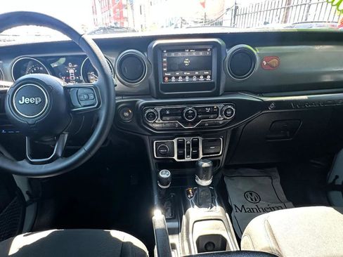 Used 2023 Jeep Wrangler Unlimited AWD/4WD image 10