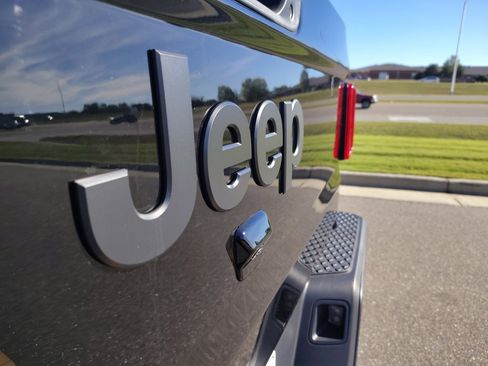 New 2025 Jeep Gladiator Sport w/ Premium Package image 6