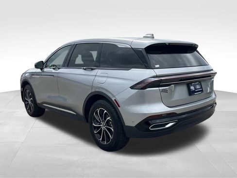 Used 2024 Lincoln Nautilus Premier AWD/4WD image 8