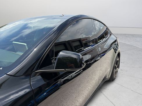 Used 2024 Tesla Model Y Long Range AWD/4WD image 12