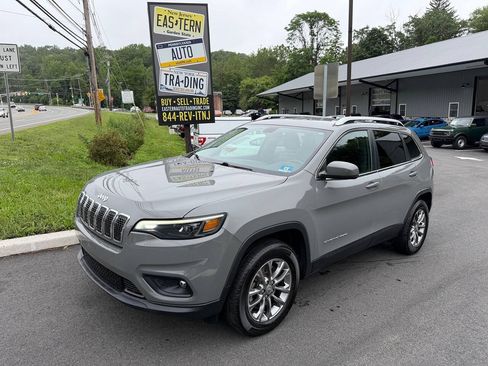 Used 2020 Jeep Cherokee Latitude Plus w/ Comfort/Convenience Group AWD/4WD image 2