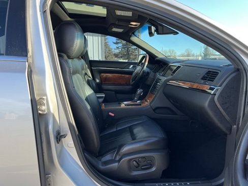 Used 2013 Lincoln MKS image 30