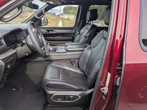 Used 2024 Jeep Wagoneer Series II w/ Flexible Seating Group image 7