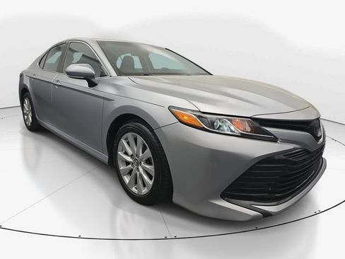 Used 2018 Toyota Camry LE w/ Convenience Package image 2