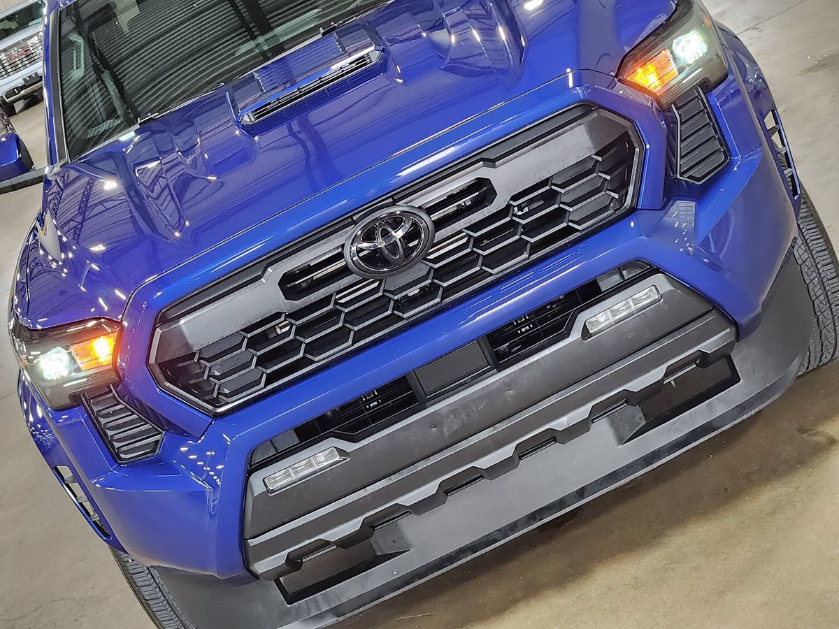 Used 2024 Toyota Tacoma TRD Sport AWD/4WD image 19